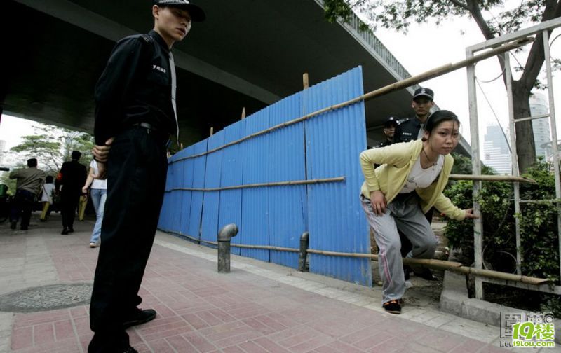 另类的群居方式 居然都是吸毒男女