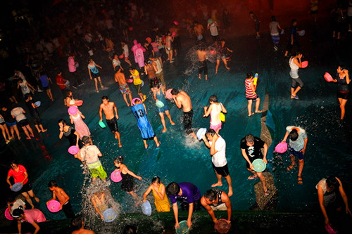 宋城第十届泼水节开泼啦 男女老幼泼水乐翻天-游览-杭州宋城-杭州19楼