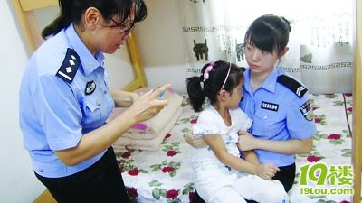 6岁女孩因离异父母闹纠纷被丢进派出所寄养(图