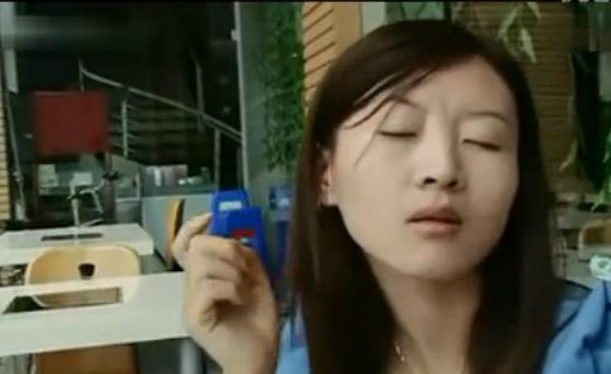 面瘫女小资姐徐俊欣最新自拍照片 视频在沙发