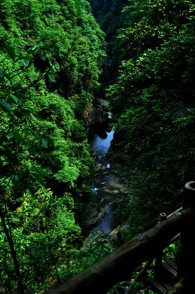 峡谷幽深