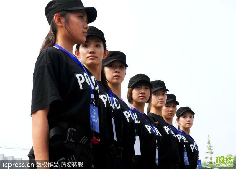 北京电影学院女生进警营 杨紫学擒拿秀英姿(组