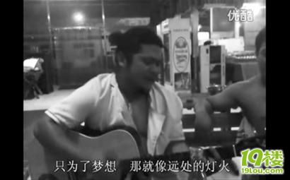 90后厨师演唱中文版加州旅馆引热议
