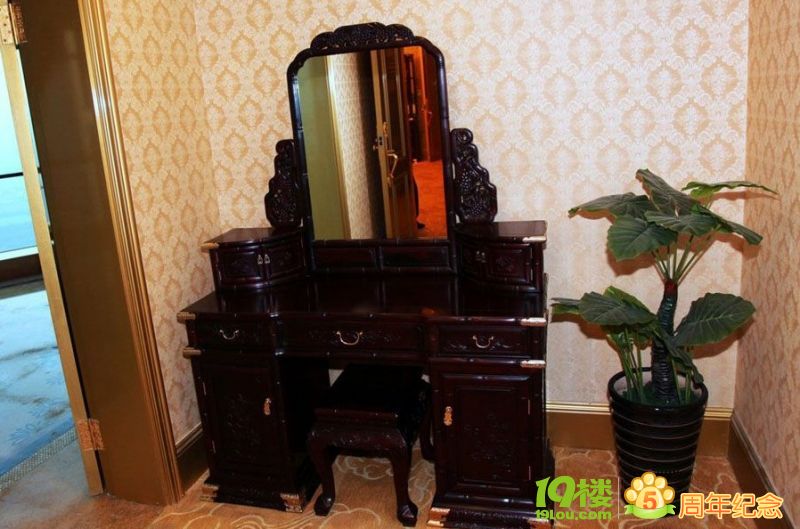 华西村黄金酒店总统套房曝光 十万元住一晚