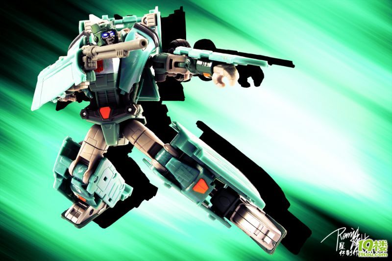 变形金刚、高达、圣斗士、假面骑士在我家集结