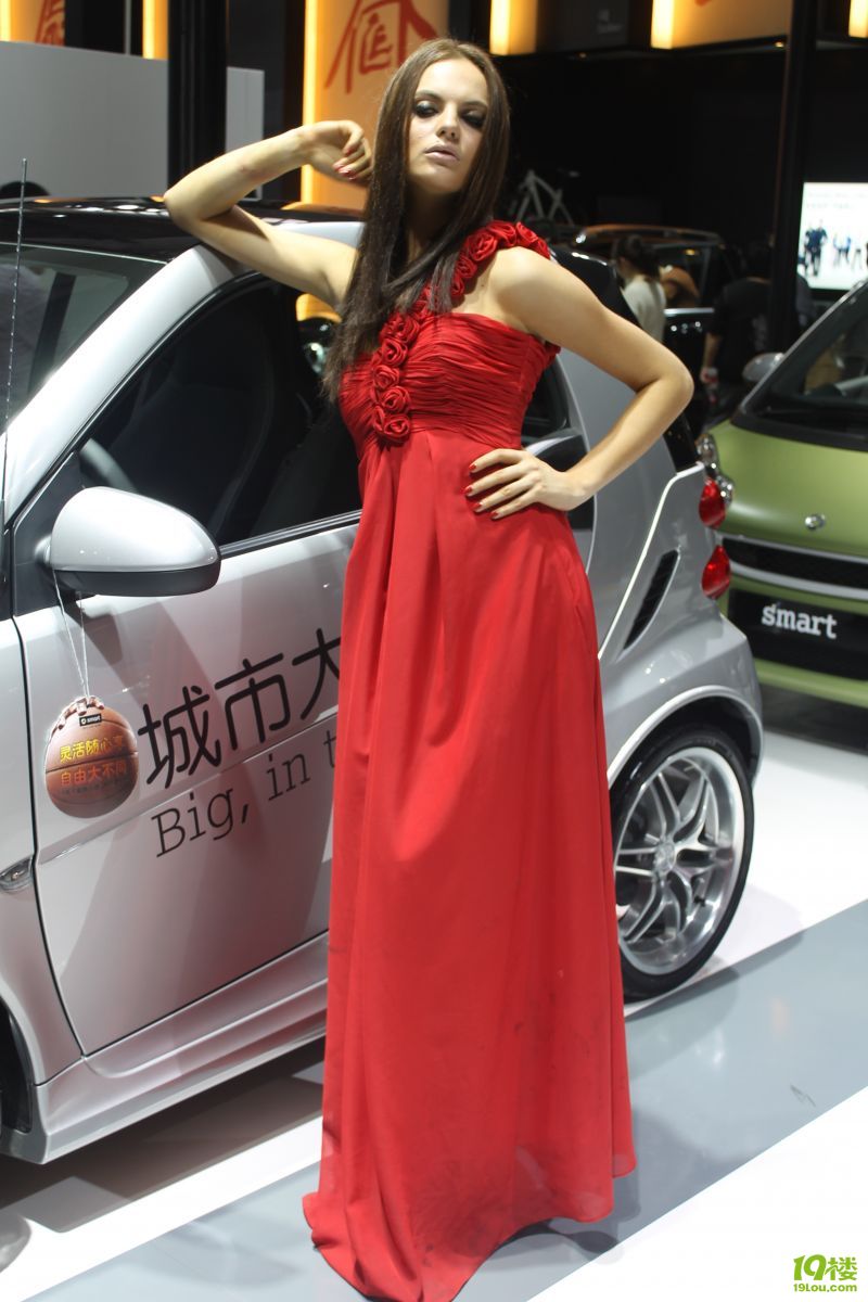 西博車展上的人體彩繪 香車美女