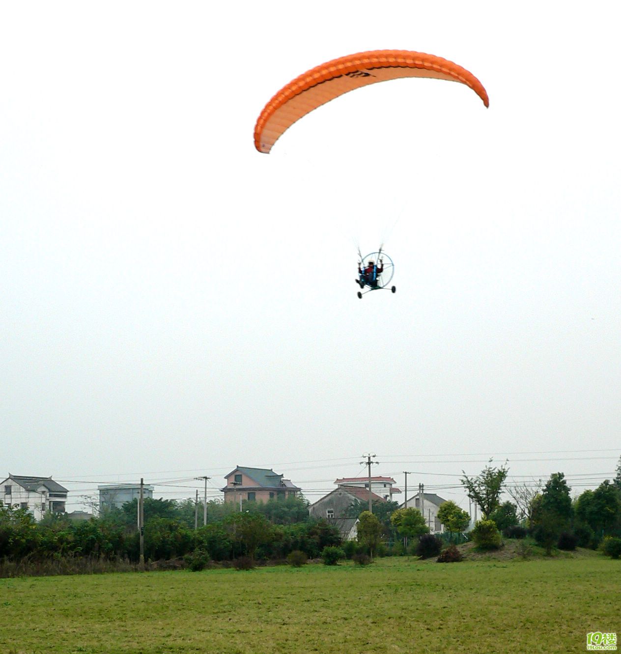 单人轮式动力伞试飞