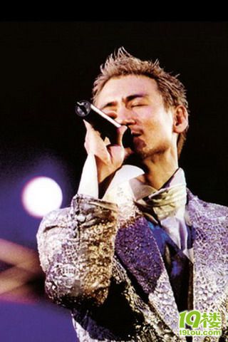 张学友昆明\打酱油\ 一身蓝装换乘飞机(图)