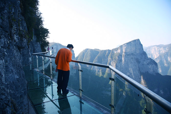 張家界天門山玻璃棧道 體驗懸崖上的心跳