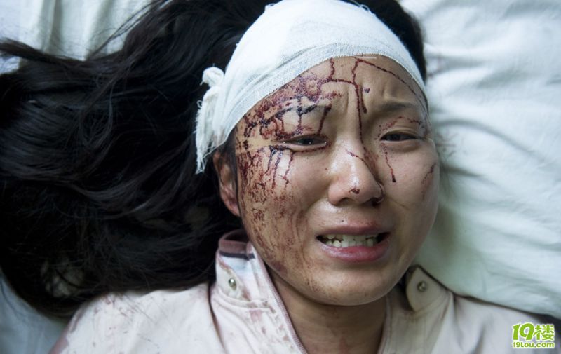 一张床垫引发一家人遭七八个人刀砍棒砸高清组图