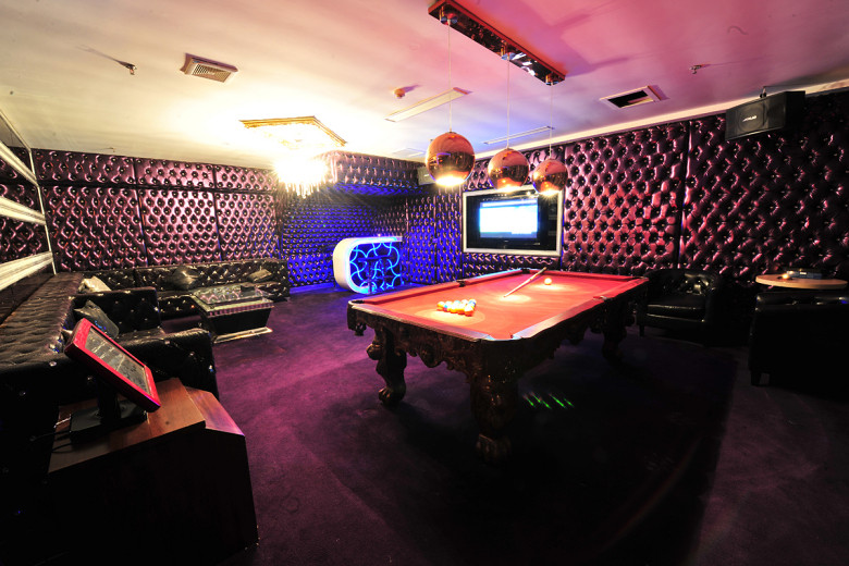 x-club 镭战主题酒吧_vip room 有ktv,桌球最低消费3000