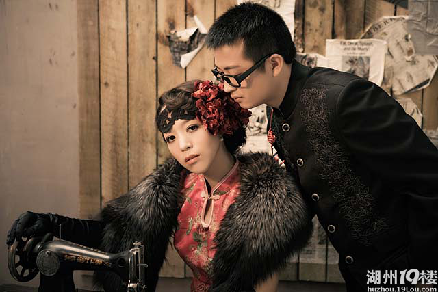 晒妹妹的婚纱照,军装不稀奇啦,军统服才够霸气