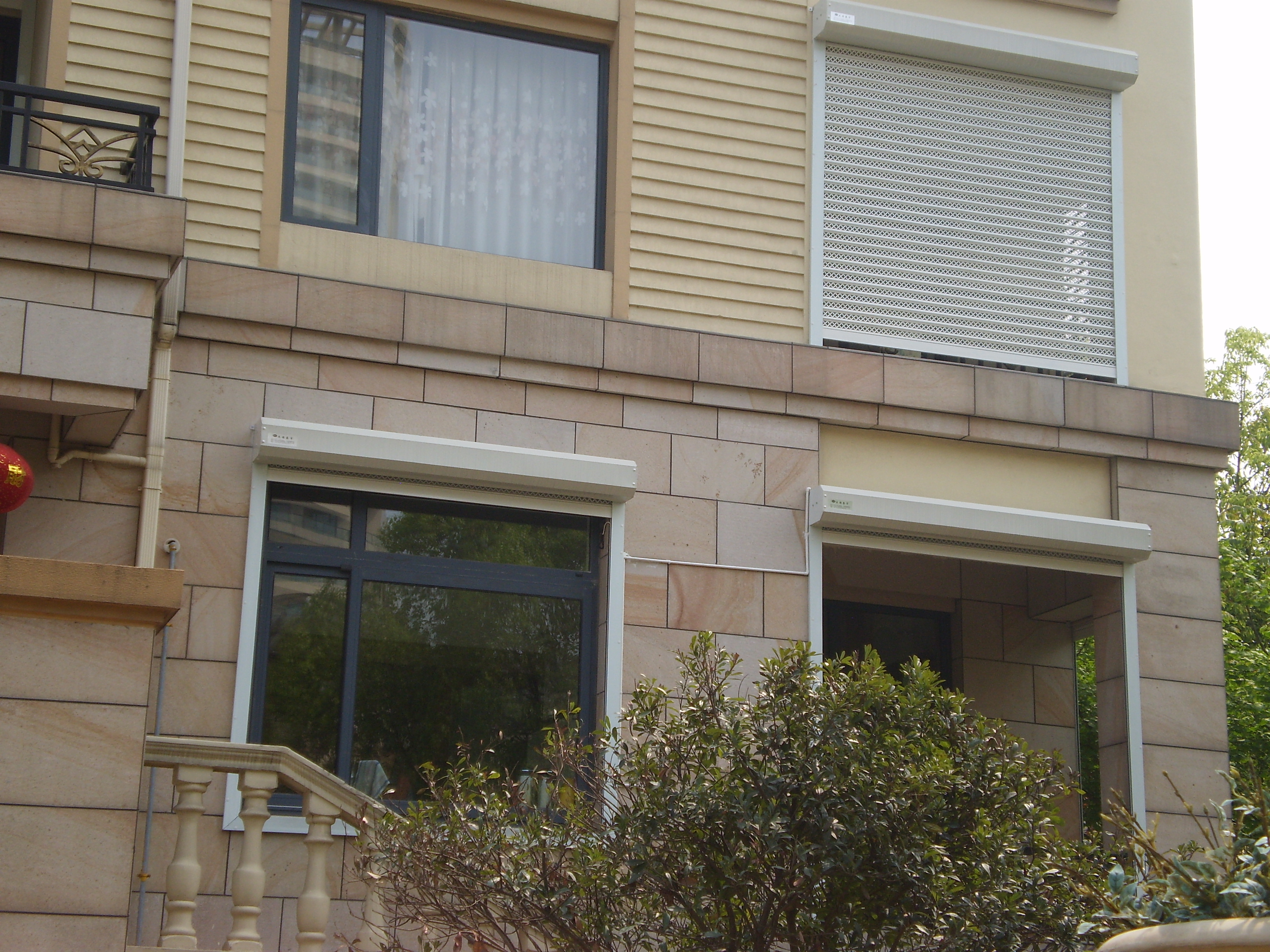 盛世嘉园电动防盗窗安装图片晒晒太阳