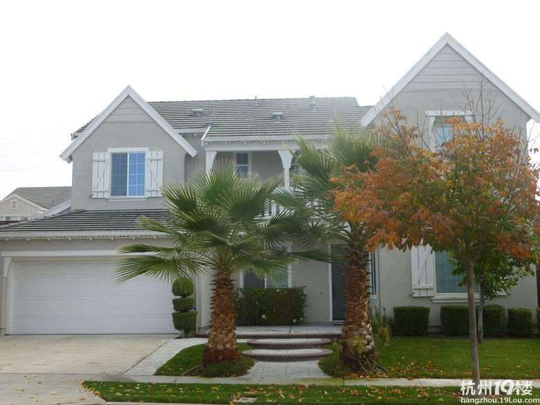 八个,图片也不多,但很喜欢厨房,没办法,lz喜欢做饭,看房子就先看厨房