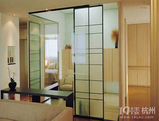 客厅玻璃隔断效果图