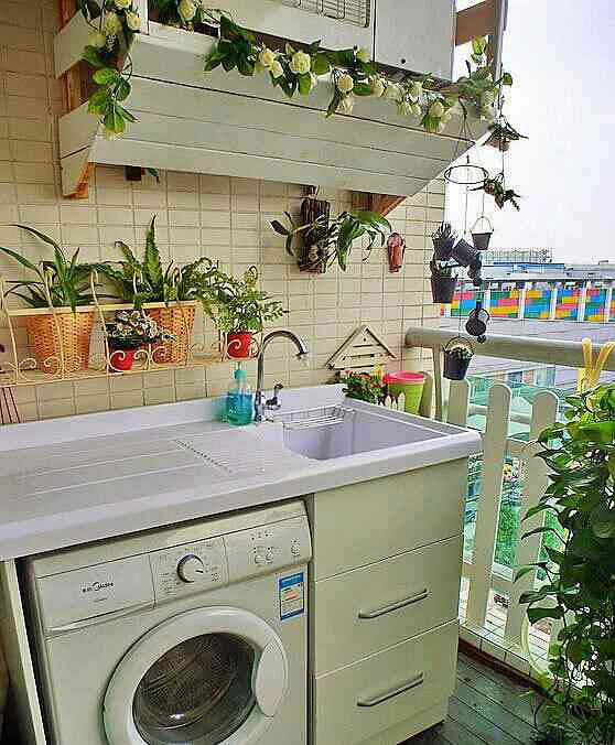 36米的阳台一边放洗衣机,一边放洗衣柜会好挤?