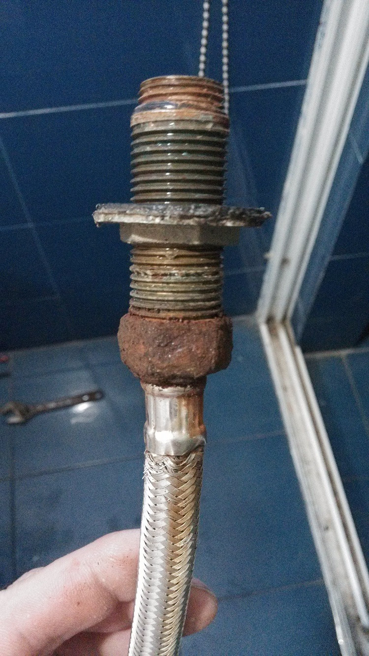 厨房水槽下水管漏水怎么办?找对方法了就好办!