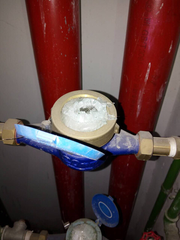 家里水管冻住没水啦杭州很多小区的水管子冻住甚至冻裂