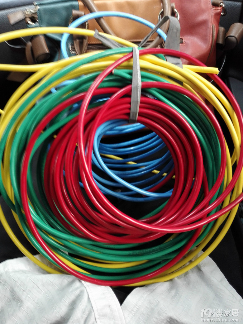 这个是10平方电线用于移强电箱的,红绿蓝黄各8米,表面看来店家是不太