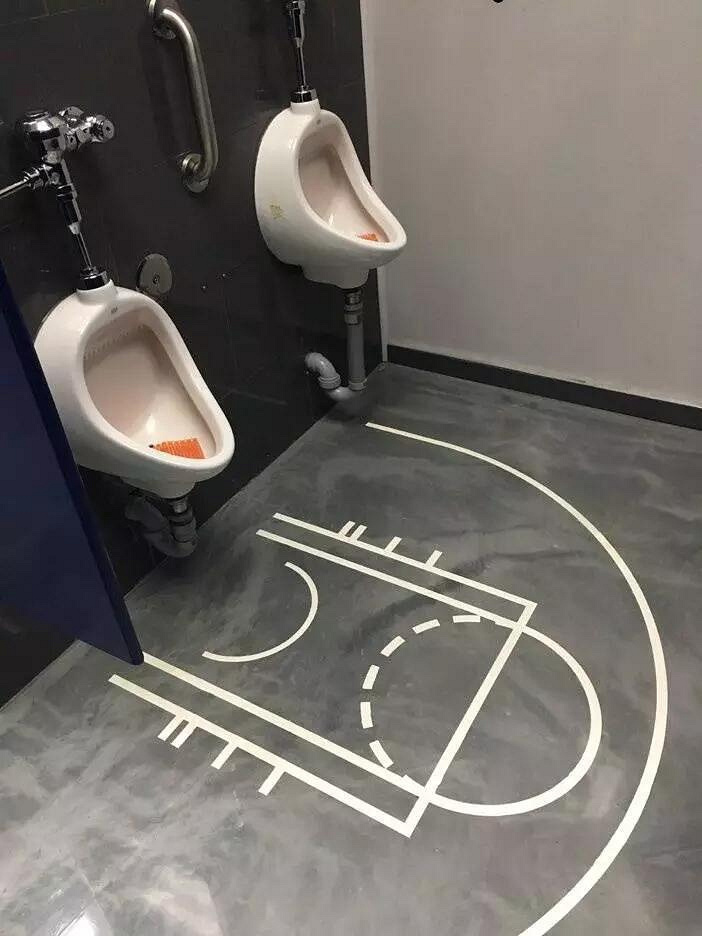 这是我见过最奇葩的卫生间设计,设计师们脑袋被门挤了吧?