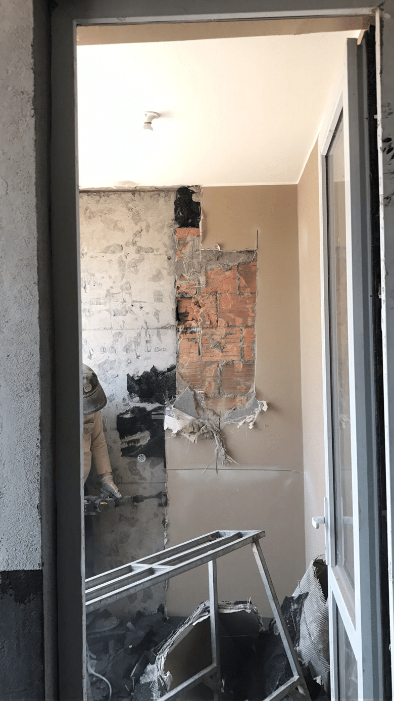 封阳台要注意保温层,有保温层的阳台需要先铲保温层