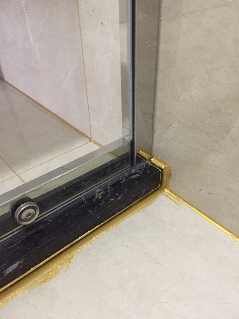 淋浴房挡水条和墙砖间漏水