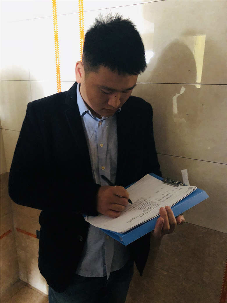 ȫ����ʵ��������ɫ�ܼҷ��񡱹���Ѳ��С���߽��ڴ������Ϻ�