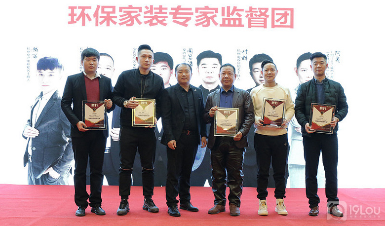 ���ż�װ�籩��Ϯ���в�װ�Σ������ߵĳ��ż�װ��