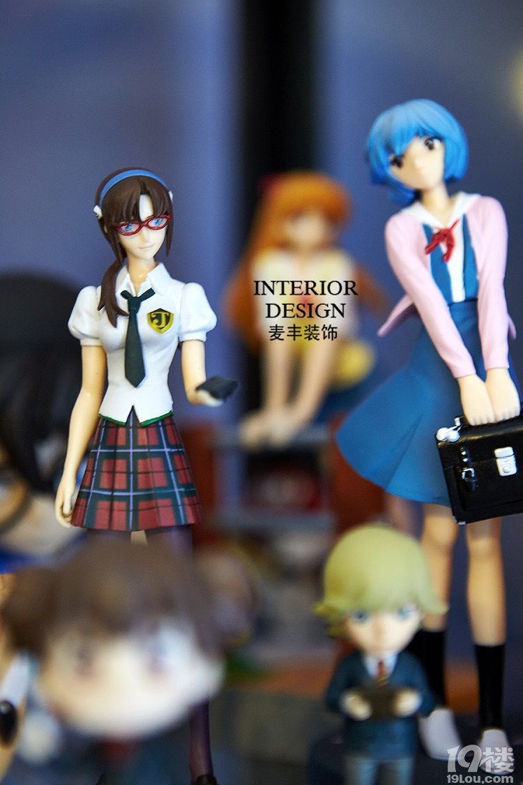 �� ���� ����������ɫ���Ĵ��䣬һ�����ʸе�ײɫ