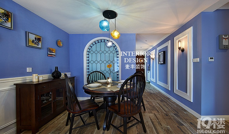 �� ���� ����������ɫ���Ĵ��䣬һ�����ʸе�ײɫ