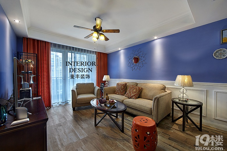 �� ���� ����������ɫ���Ĵ��䣬һ�����ʸе�ײɫ