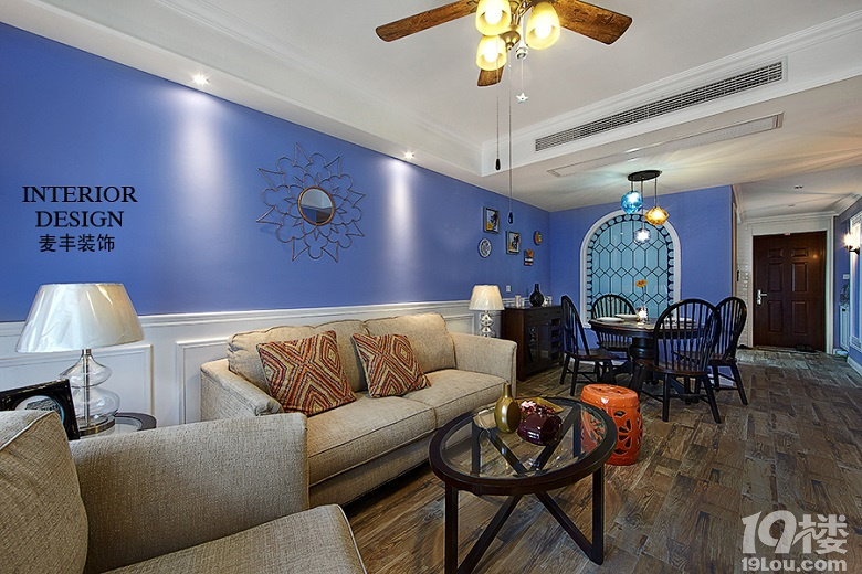 �� ���� ����������ɫ���Ĵ��䣬һ�����ʸе�ײɫ