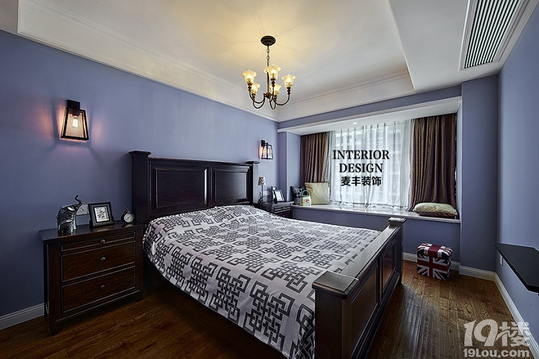 �� ���� ����������ɫ���Ĵ��䣬һ�����ʸе�ײɫ