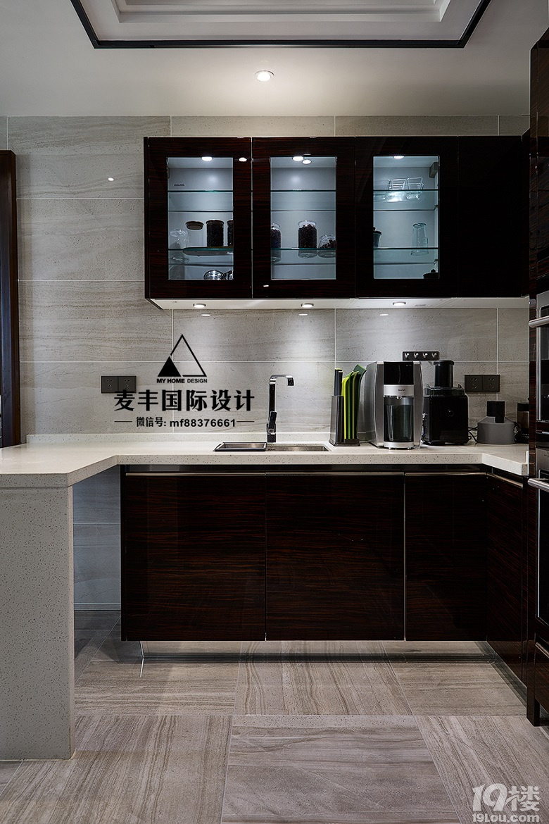 �� �������� ��198�O��ƽ������ʽ��ƣ���Բ֮�䣬ֻ��Ѱ��