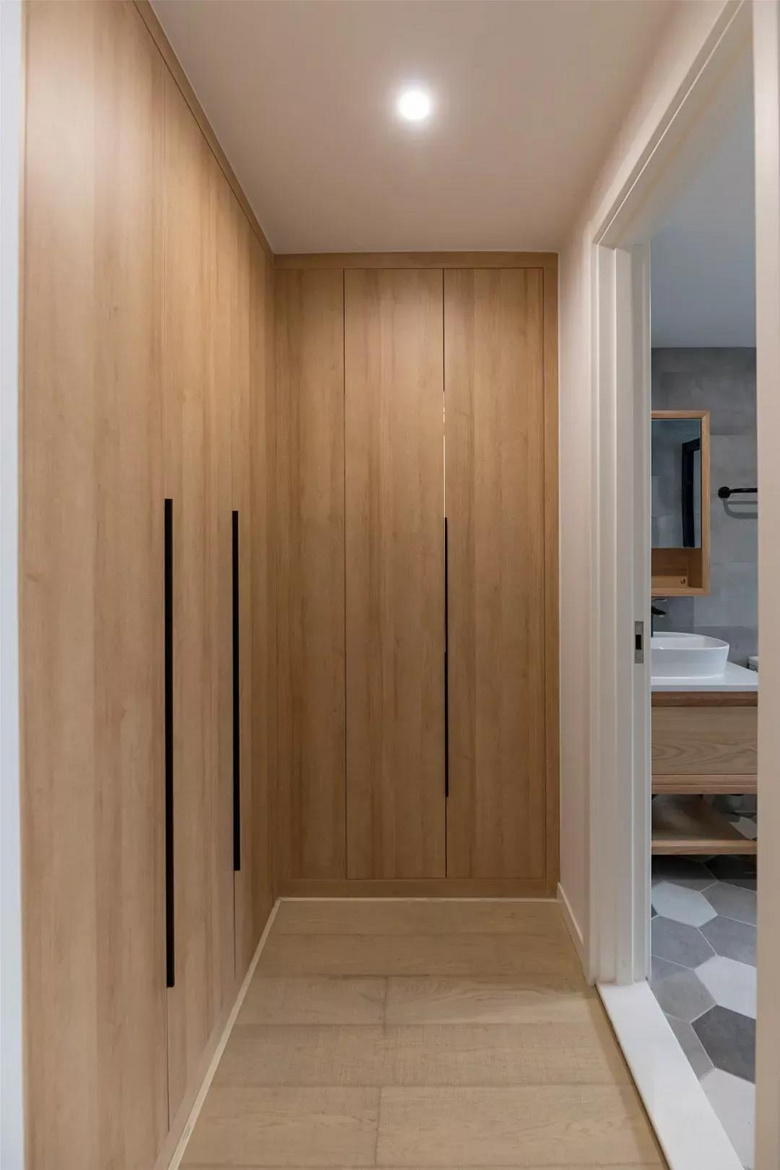 �¹�̫ռ�ط����ܶ��˶�����װ�¹񣬺ÿ�ʵ�û�ʡ�أ�