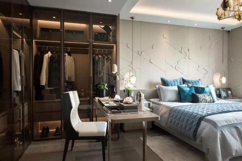 ���װ�޻������¹����ڳ����С���ǽ��װ�³���ʵ���ֲ�ռ�ռ�