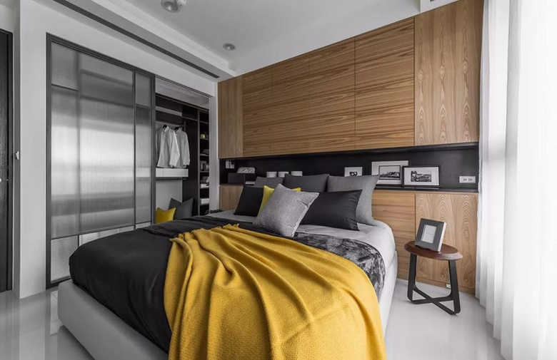 ���װ�޻������¹����ڳ����С���ǽ��װ�³���ʵ���ֲ�ռ�ռ�