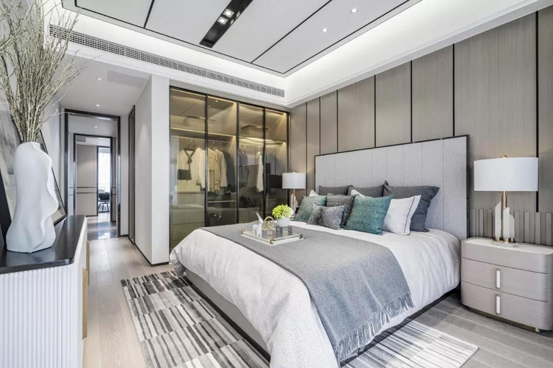 ���װ�޻������¹����ڳ����С���ǽ��װ�³���ʵ���ֲ�ռ�ռ�