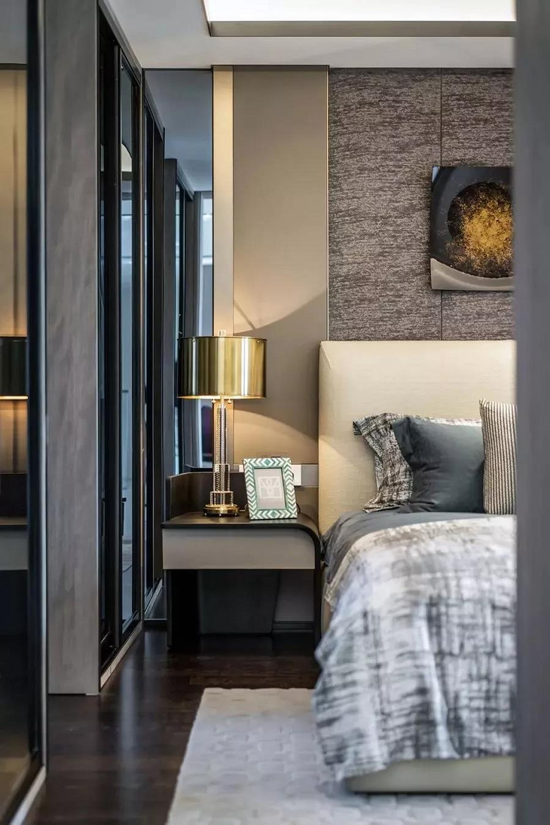 ���װ�޻������¹����ڳ����С���ǽ��װ�³���ʵ���ֲ�ռ�ռ�