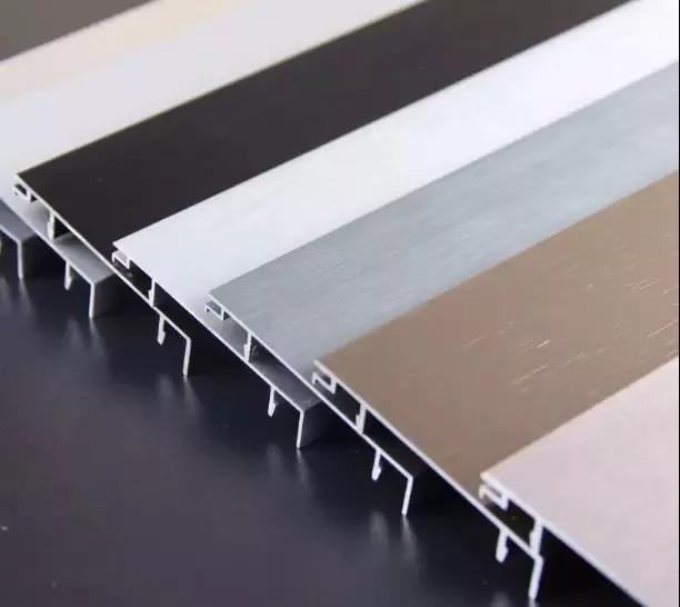 �ǵ�ǽ��Ҳ��Ź����·�װ��ע����Щϸ�ڣ�����Ҹ��е��Σ�