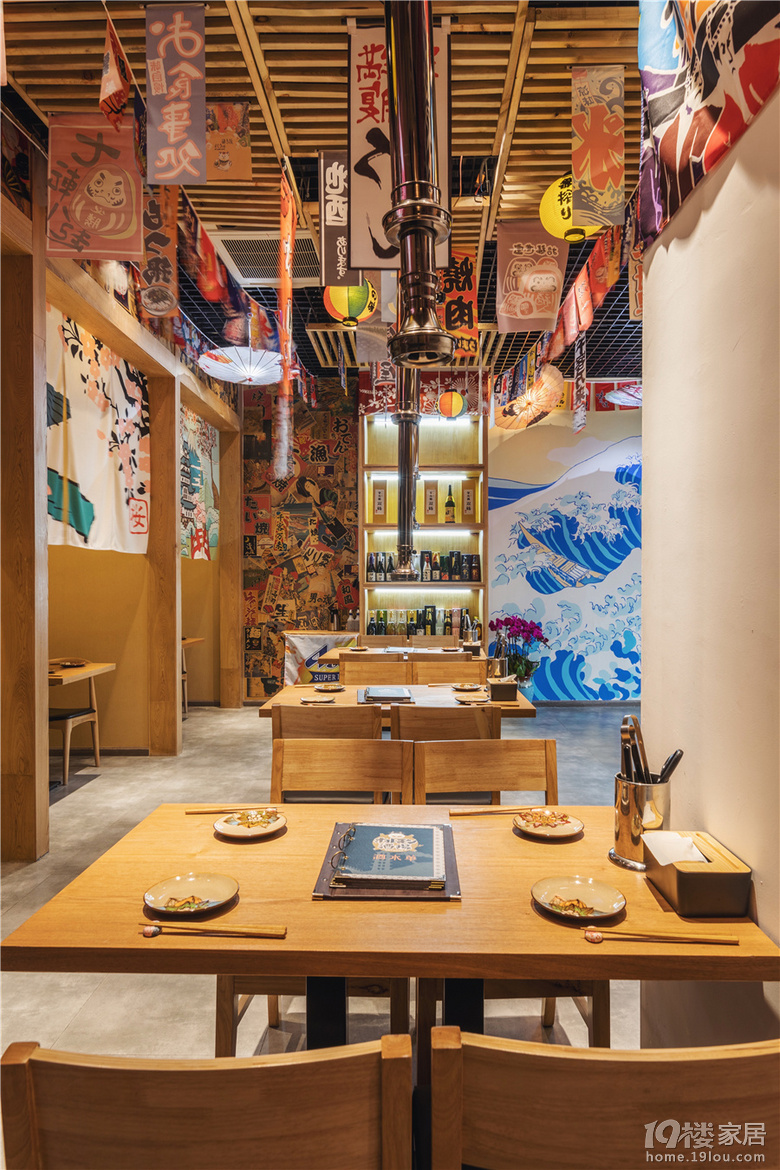200㎡工装装修,日式原木风格烤肉店铺,异国风情的用餐体验