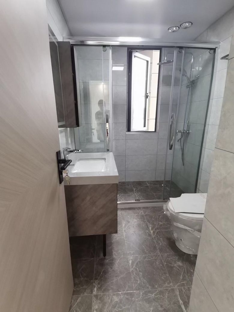 ���շݳ�Է����