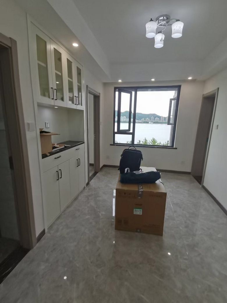 ���շݳ�Է����