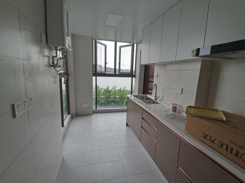 ���շݳ�Է����