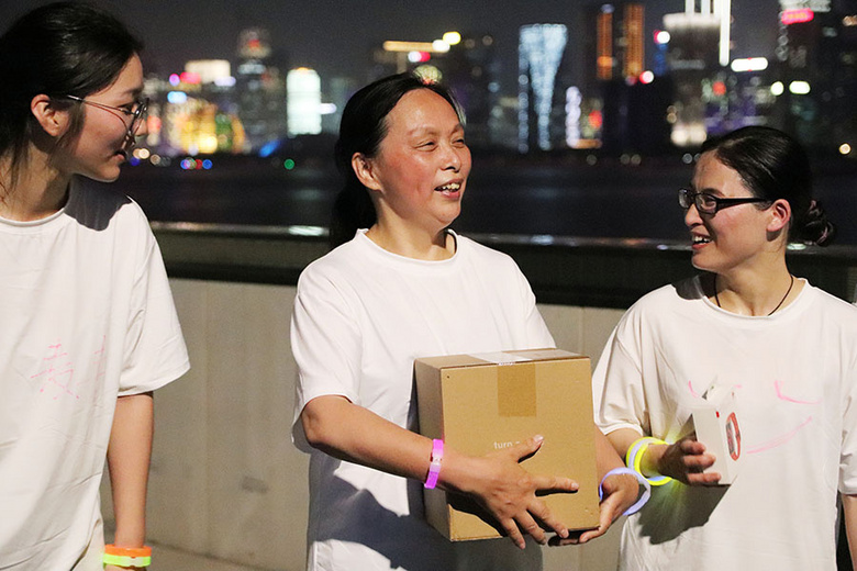 ��ȼ������ȫԱ������׷���ߡ���2021���������װ��ӫ��ҹ�ܻ���