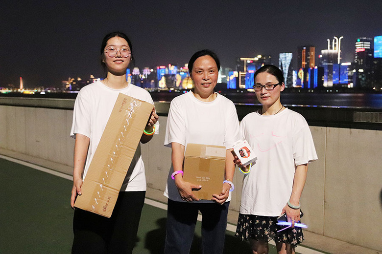 ��ȼ������ȫԱ������׷���ߡ���2021���������װ��ӫ��ҹ�ܻ���