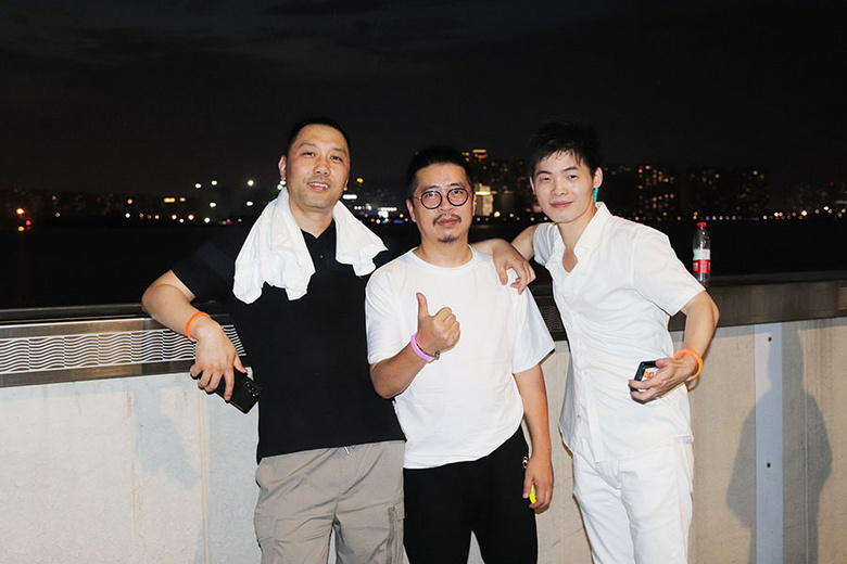 ��ȼ������ȫԱ������׷���ߡ���2021���������װ��ӫ��ҹ�ܻ���