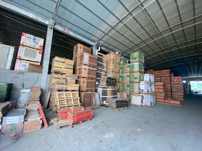 来地砖批发商的仓库看一看