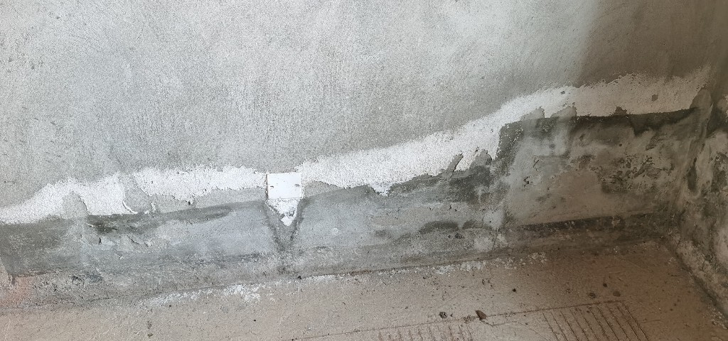 墙面反碱如何处理,弄完准备开始装修了.