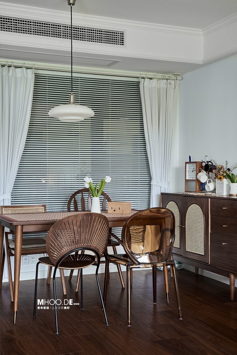 �����ǼҵĶ�Ů����̽���ͱ߹����װ�ͱ߹�����